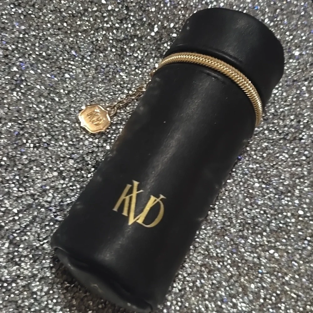 ❇️🧚‍♀️Kat Von D RARE Vegan Leather Cylinder Bag NWOTag